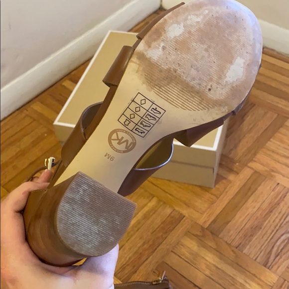 Micheal Kors Anya Open Toe Sandles - Picture 3 of 8